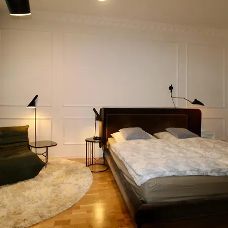 Zentrales Hochwertiges Gruenderzeit-apartment Thomasius * Leipzig