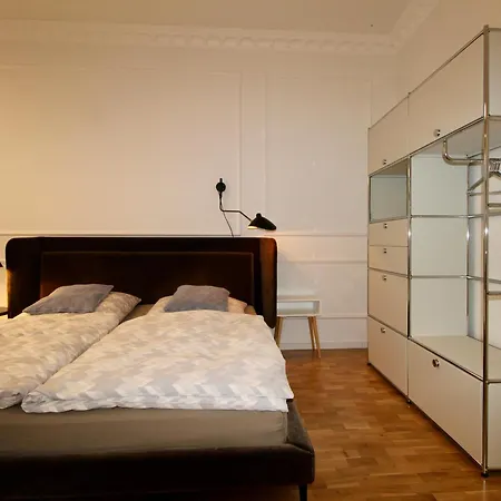 Zentrales Hochwertiges Gruenderzeit-apartment Thomasius * Leipzig
